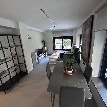 Modern House Center